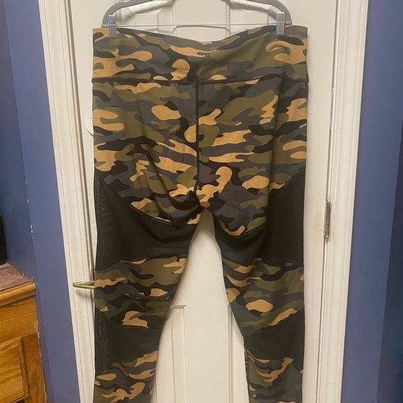R2 Sport plus size 3X  camo highwaist mesh leggings - Picture 5 of 10